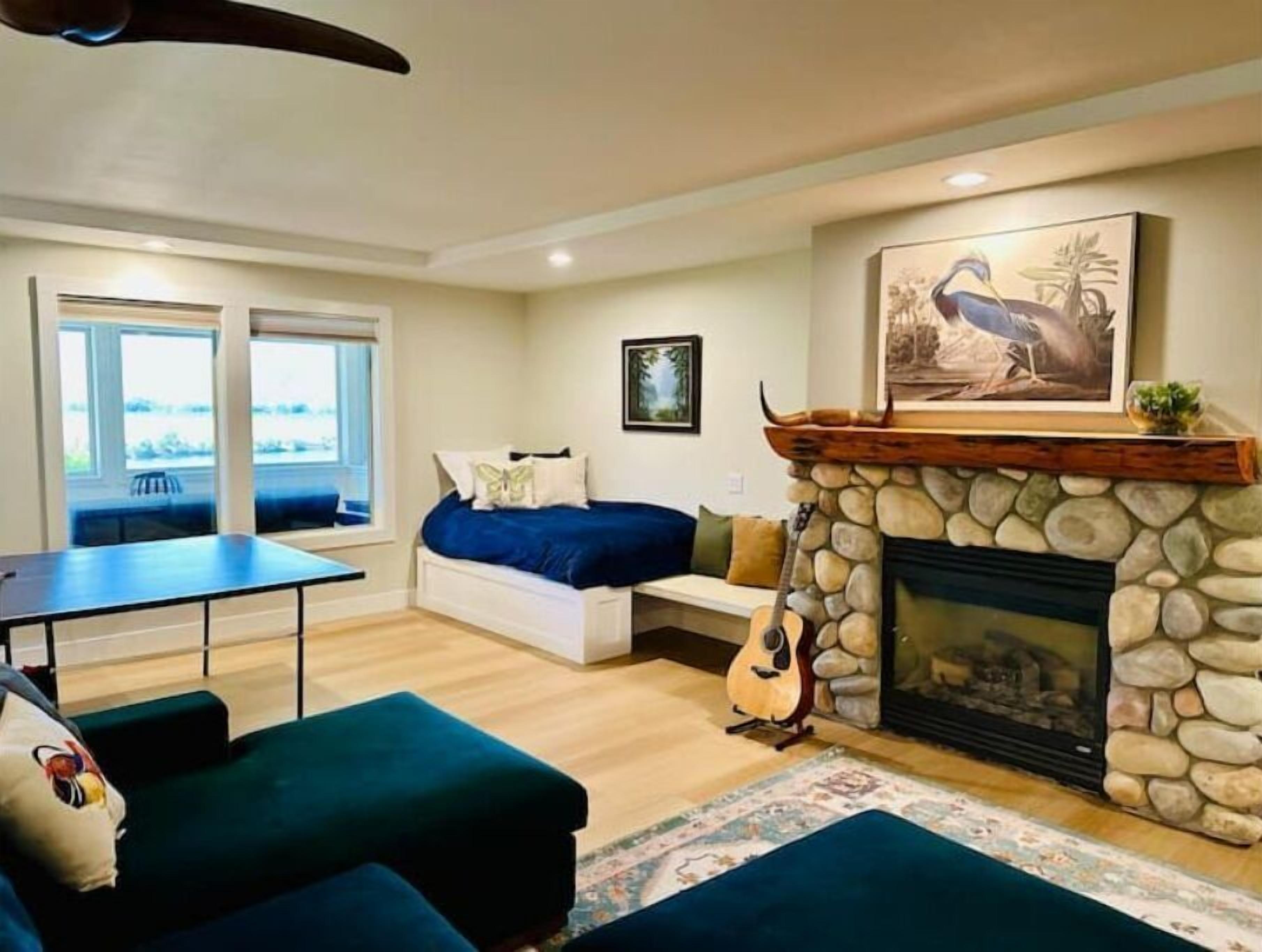 Smart TV, fireplace, table tennis, books