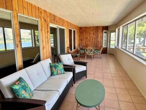 Smart TV, fireplace, ping pong, books