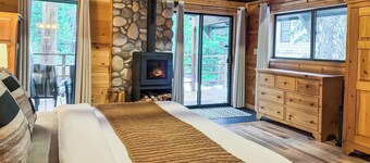 9 Beds w/ Hot Tub, Walkable, Backs to National Forest & Near Shuttle