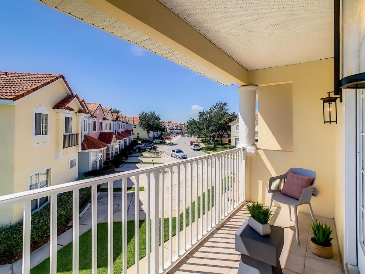 Spacious and welcoming retreat within minutes of Orlando's parks and attractions