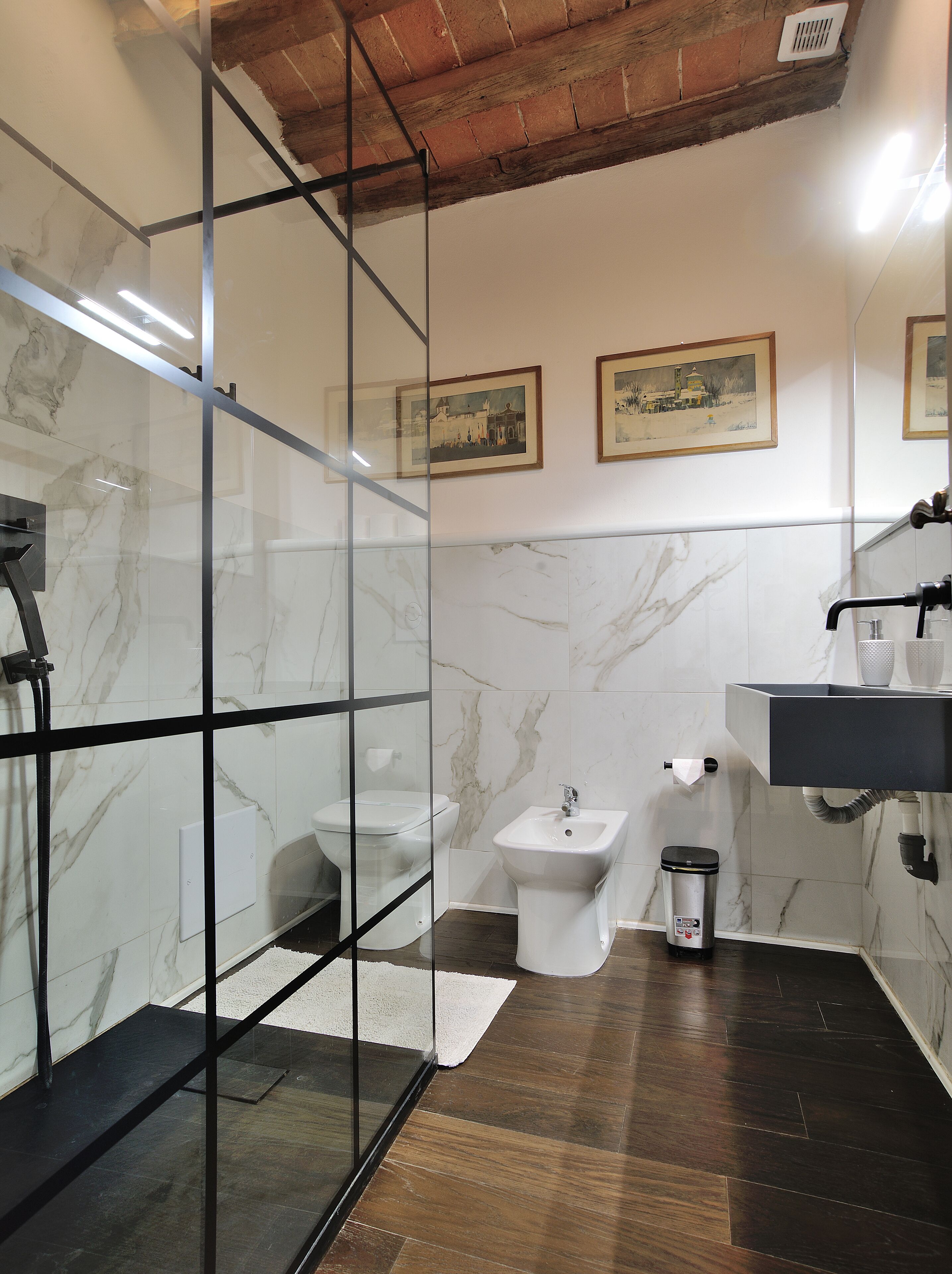 Dusche, Haartrockner, Bidet, Handtücher