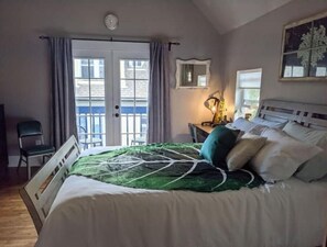 1 habitación, escritorio, tabla de planchar con plancha y wifi 