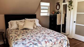 1 bedroom, desk, iron/ironing board, WiFi (free)