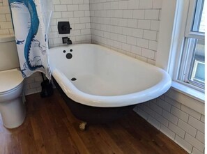 Shower, hair dryer, towels, soap - Nautical Nook at Captain's Cove, Located in the heart of Old Colorado City (Colorado Springs)