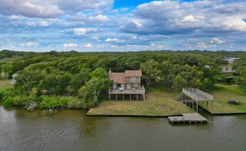 Minutes to the Beach! Family friendly House with lots of fishing oppurtunity! 