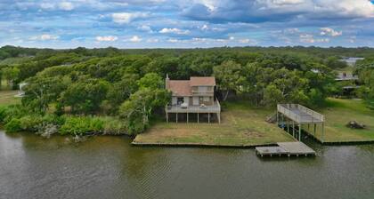 Minutes to the Beach! Family friendly House with lots of fishing oppurtunity!