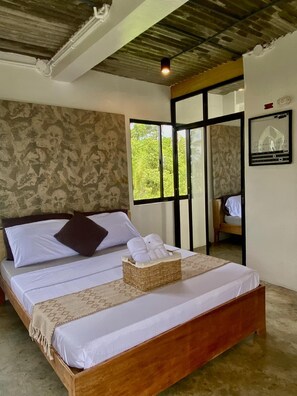 Deluxe Room | Rollaway beds, bed sheets