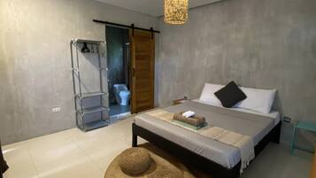 Premier Room | 1 bedroom, rollaway beds, bed sheets