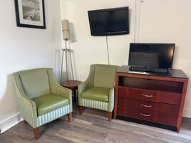 Basic Single Room | In-room dining