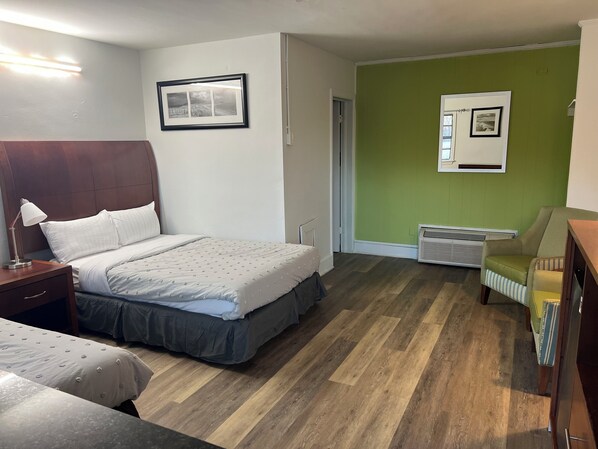 Iron/ironing board, free WiFi, bed sheets