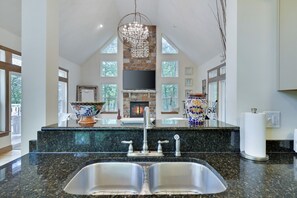 المنشأة من الداخل