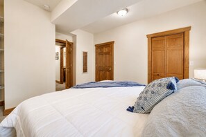 5 chambres, fer et planche à repasser, accès au Wi-Fi (inclus)
