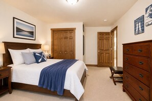 5 bedrooms, iron/ironing board, WiFi (free), bed sheets