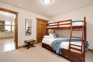 5 chambres, fer et planche à repasser, Wi-Fi gratuit, draps fournis