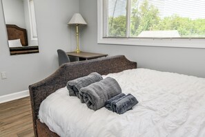 1 bedroom, desk, free WiFi, bed sheets