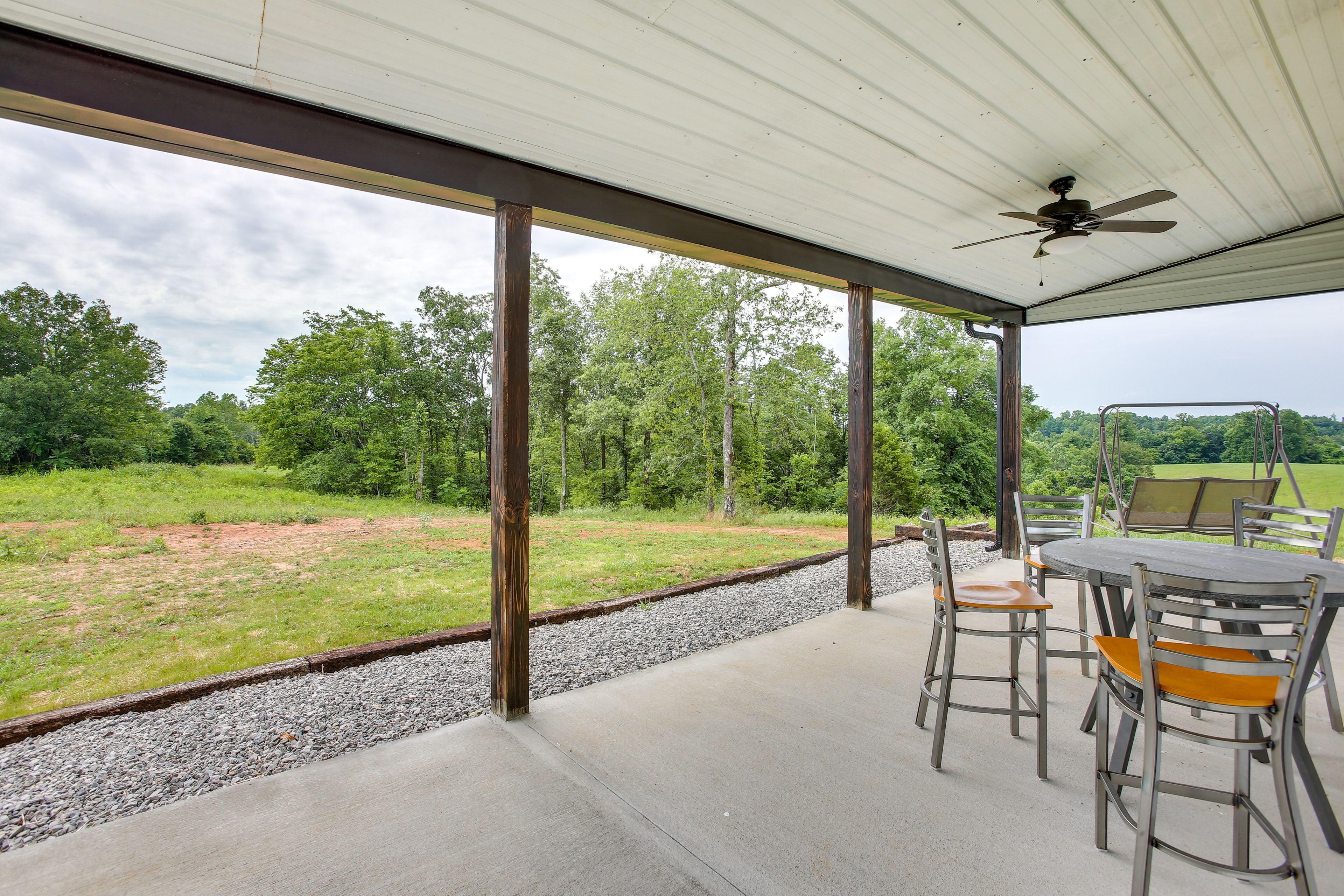 Burkesville Vacation Rental | 2BR | 2BA | 2,400 Sq Ft | Step-Free Access