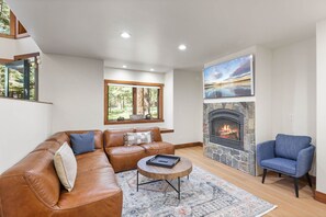 TV, fireplace - Wintergreen at Tahoe Donner by Tahoe Getaways - 3BR w/ HOA! (Truckee)