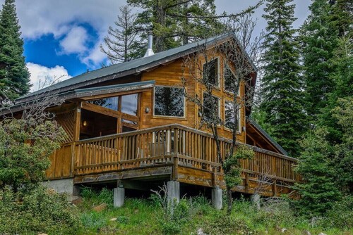 Parsnip Lakes Cabin w/ Jacuzzi and Wood Stove at Green Springs Inn