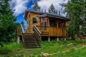 Exterior - Parsnip Lakes Cabin w/ Jacuzzi and Wood Stove at Green Springs Inn (Ashland)