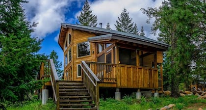 Parsnip Lakes Cabin w/ Jacuzzi and Wood Stove at Green Springs Inn
