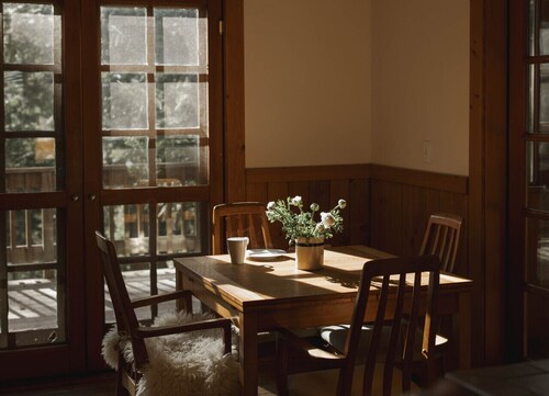 Hobart Peak Cabin w/ Jacuzzi and Wood Stove at Green Springs Inn