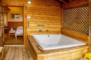 Hair dryer - Hobart Peak Cabin w/ Jacuzzi and Wood Stove at Green Springs Inn (Ashland)