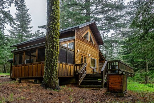 Hobart Peak Cabin w/ Jacuzzi and Wood Stove at Green Springs Inn
