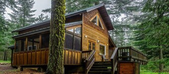 Hobart Peak Cabin w/ Jacuzzi and Wood Stove at Green Springs Inn