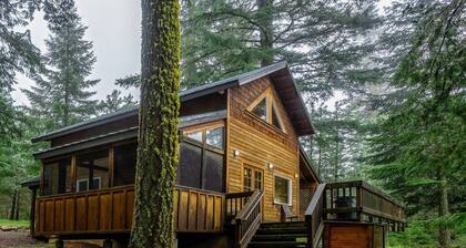 Hobart Peak Cabin w/ Jacuzzi and Wood Stove at Green Springs Inn