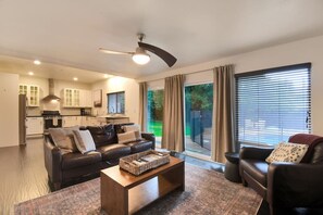 Smart TV - The Charming Home with a Pool (Yuba City)