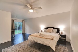 3 bedrooms, desk, iron/ironing board, free WiFi