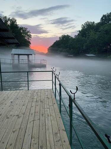 NOT-SO-ORDINARY TRAILER! A lovely getaway on The Little Red River with hot tub