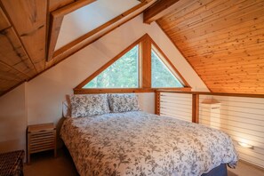 1 dormitorio, tabla de planchar con plancha, wifi y ropa de cama