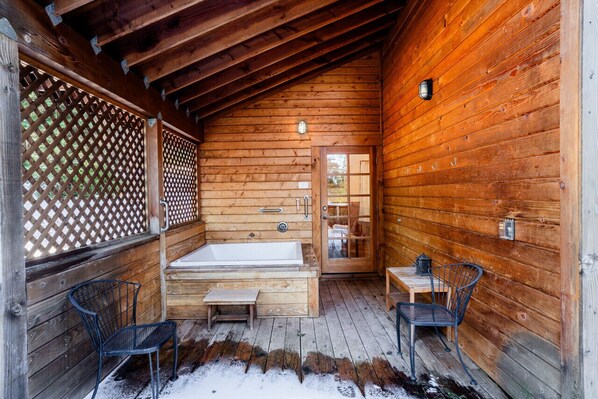 Property grounds - Chinquapin Mountain Cabin w/ Jacuzzi and Wood Stove at Green Springs Inn (Ashland)
