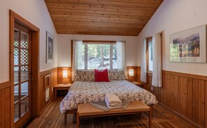 1 dormitorio, tabla de planchar con plancha, wifi y ropa de cama