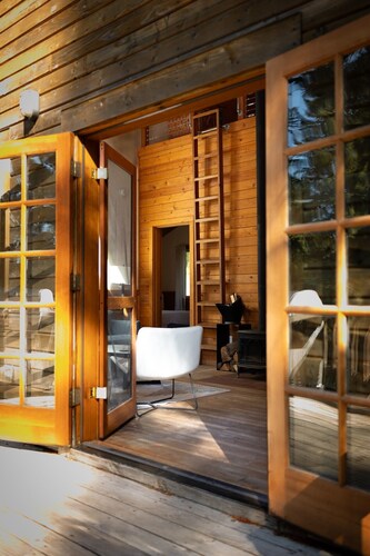 Chinquapin Mountain Cabin w/ Jacuzzi and Wood Stove at Green Springs Inn