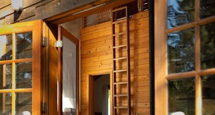 Chinquapin Mountain Cabin w/ Jacuzzi and Wood Stove at Green Springs Inn