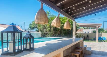 “Villa Oasis” Walking distance to beach, supermarket and restaurants.