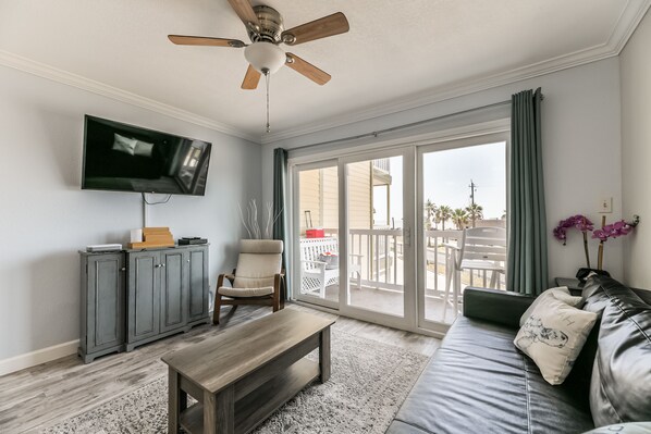 TV, DVD player, books - Enjoy up to 35% off High Season rates for a limited time! Castaway Cove, Ocean View (Galveston)