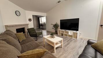 Smart TV, fireplace