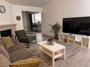 Smart TV, fireplace