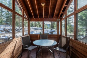 Outdoor dining - Pilot Rock Cabin w/ Jacuzzi and Wood Stove at Green Springs Inn (Ashland)