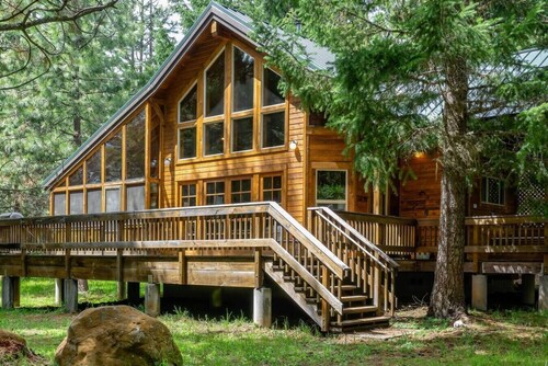 Soda Mountain Cabin w/ Jacuzzi and Wood Stove at Green Springs Inn