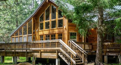 Soda Mountain Cabin w/ Jacuzzi and Wood Stove at Green Springs Inn