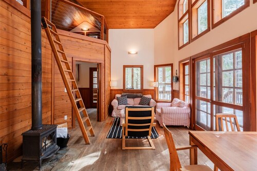 Soda Mountain Cabin w/ Jacuzzi and Wood Stove at Green Springs Inn