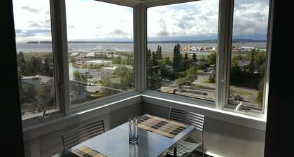 Amazing panoramic views in convenient downtown location.