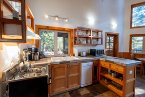 冰箱、微波炉、烤箱、炉灶