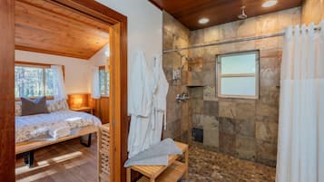 2 makuuhuonetta, silitysrauta/-lauta, Wi-Fi, vuodevaatteet