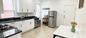 Sleeps 8, Stylish Home, Great Access NYC & EWR