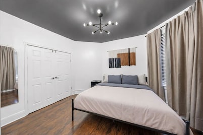 Sleeps 8, Stylish Home, Great Access NYC & EWR